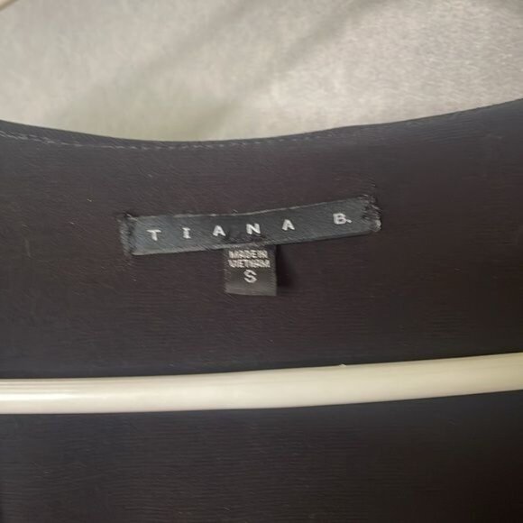 Tiana B Women's Small Cap Sleeve Wrap Dress Flattering Roomy Fit Spandex Poly - Picture 3 of 5